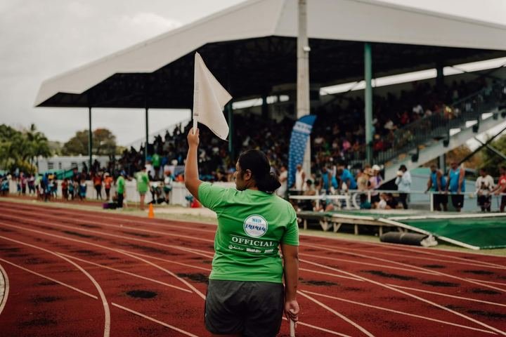 An official flags the start