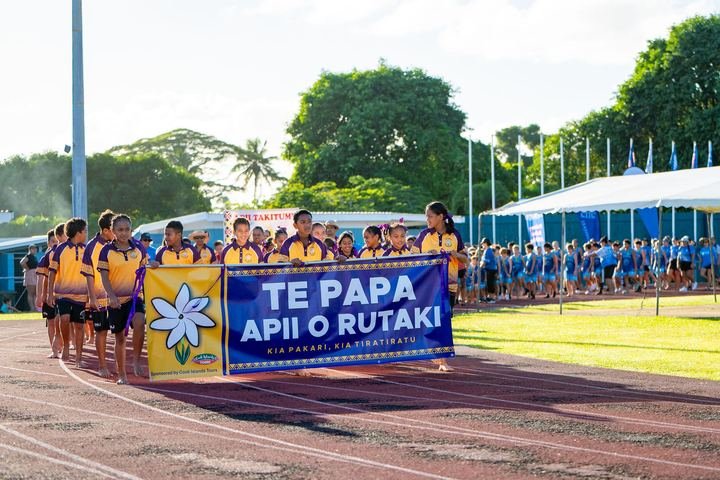 Te Papa Apii o Rutaki march behind their banner in the parade of schools
