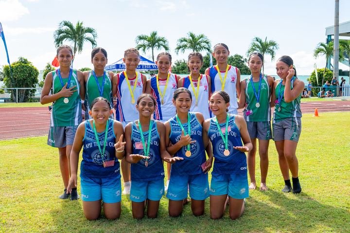 Medallists line up together with their medals